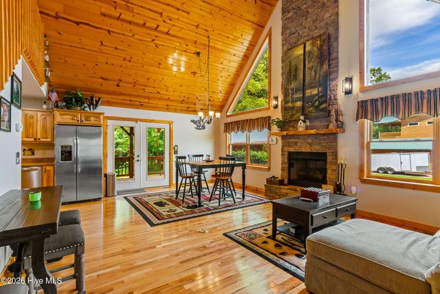 64 Canoe Bend, Murphy, NC 28906