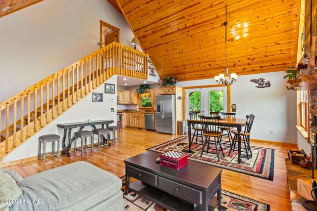 64 Canoe Bend, Murphy, NC 28906