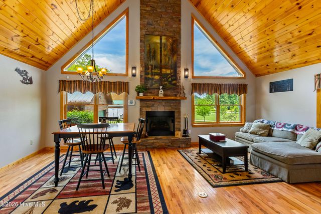 64 Canoe Bend, Murphy, NC 28906
