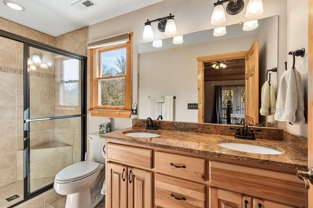 64 Canoe Bend, Murphy, NC 28906