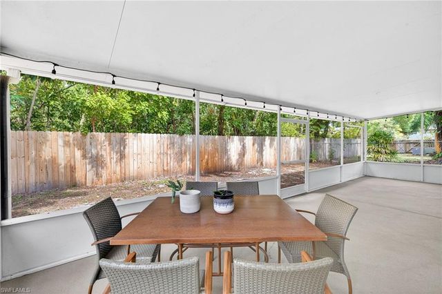 4633 Siesta CIR, Fort Myers, FL 33901