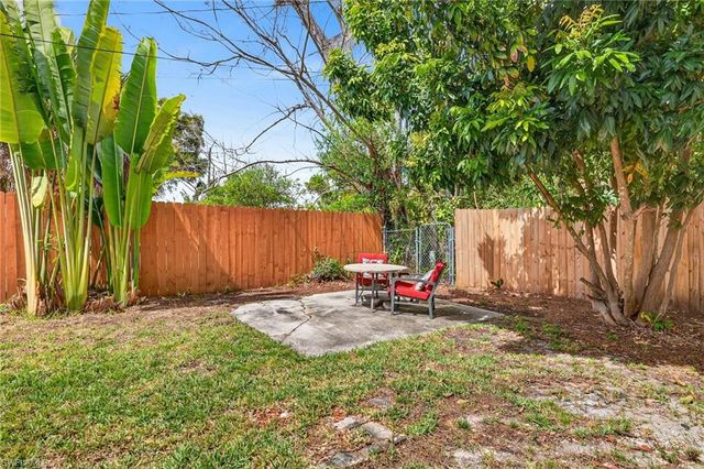 4633 Siesta CIR, Fort Myers, FL 33901