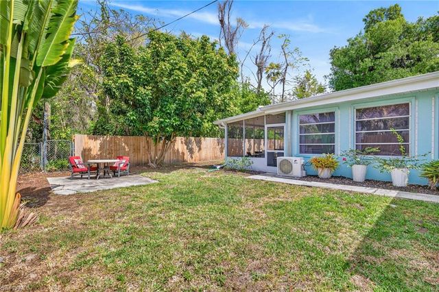 4633 Siesta CIR, Fort Myers, FL 33901