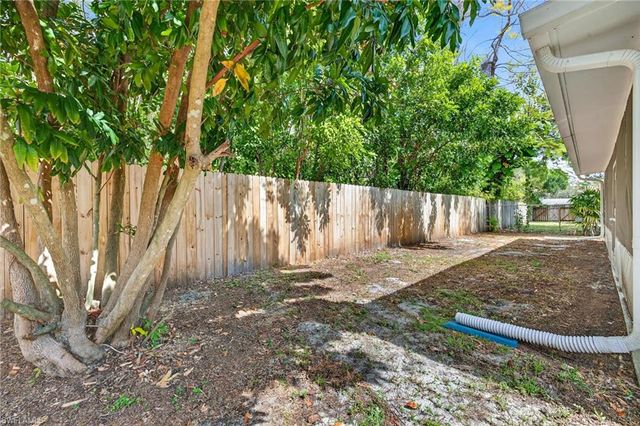 4633 Siesta CIR, Fort Myers, FL 33901