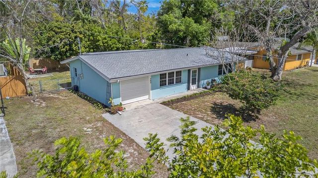 4633 Siesta CIR, Fort Myers, FL 33901