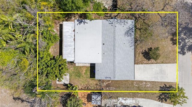 4633 Siesta CIR, Fort Myers, FL 33901