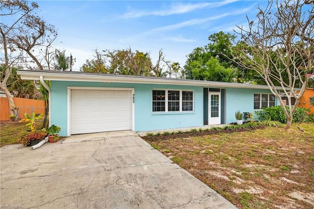 4633 Siesta CIR, Fort Myers, FL 33901