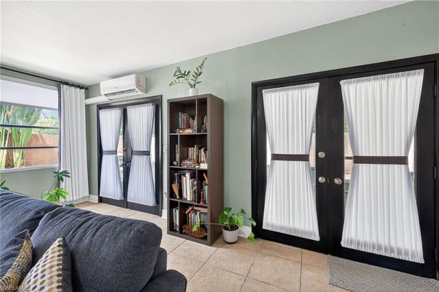 4633 Siesta CIR, Fort Myers, FL 33901