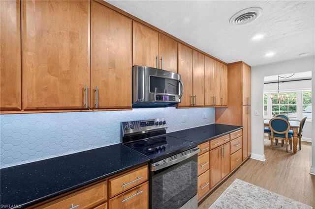 4633 Siesta CIR, Fort Myers, FL 33901