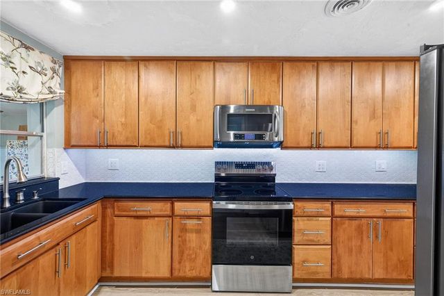 4633 Siesta CIR, Fort Myers, FL 33901