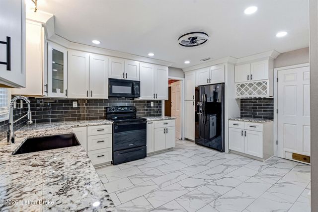 1804 Crossgate Ln, Louisville, KY 40222