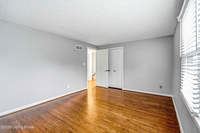1804 Crossgate Ln, Louisville, KY 40222