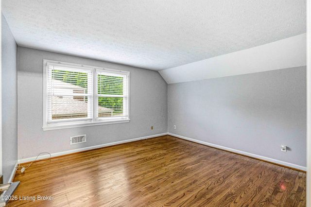 1804 Crossgate Ln, Louisville, KY 40222