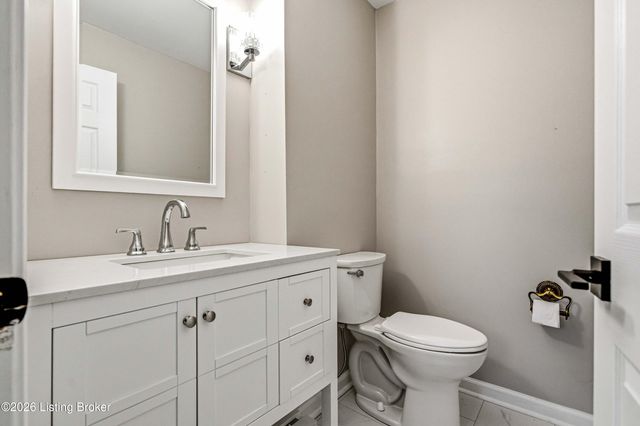 1804 Crossgate Ln, Louisville, KY 40222