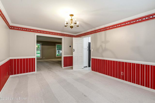 1804 Crossgate Ln, Louisville, KY 40222