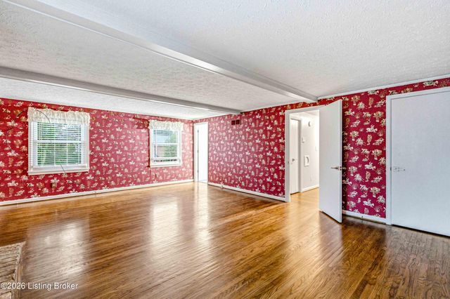 1804 Crossgate Ln, Louisville, KY 40222