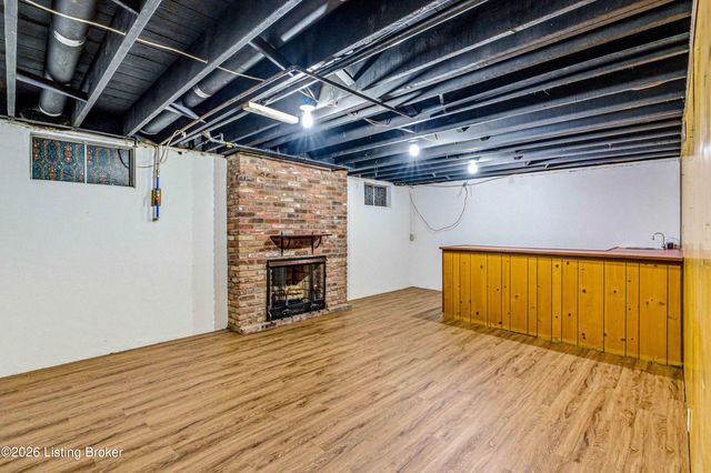 1804 Crossgate Ln, Louisville, KY 40222