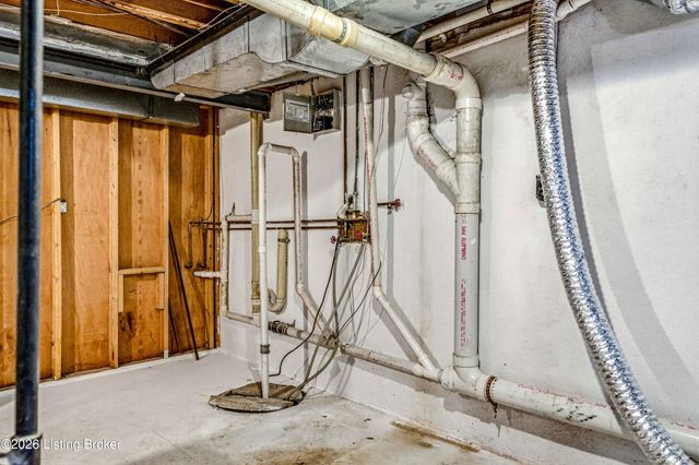 1804 Crossgate Ln, Louisville, KY 40222