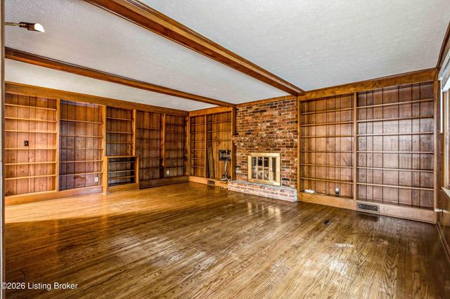 1804 Crossgate Ln, Louisville, KY 40222