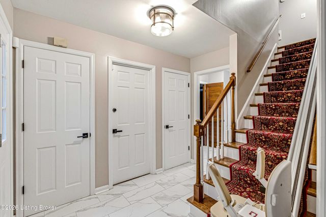 1804 Crossgate Ln, Louisville, KY 40222