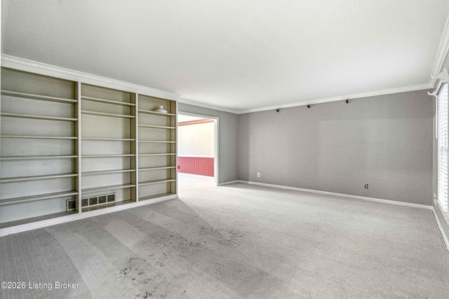 1804 Crossgate Ln, Louisville, KY 40222