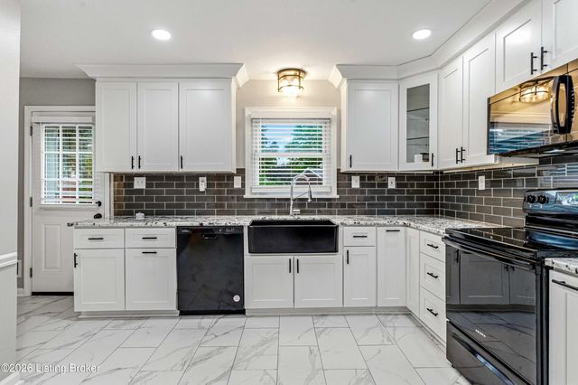 1804 Crossgate Ln, Louisville, KY 40222