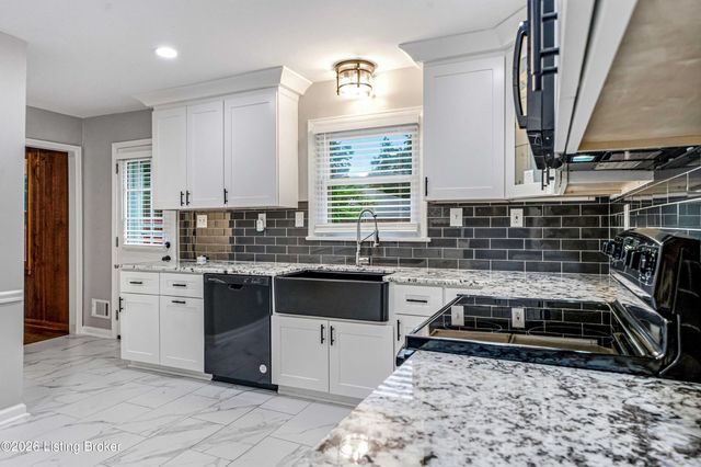 1804 Crossgate Ln, Louisville, KY 40222