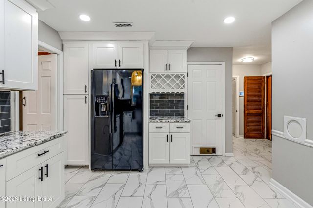1804 Crossgate Ln, Louisville, KY 40222