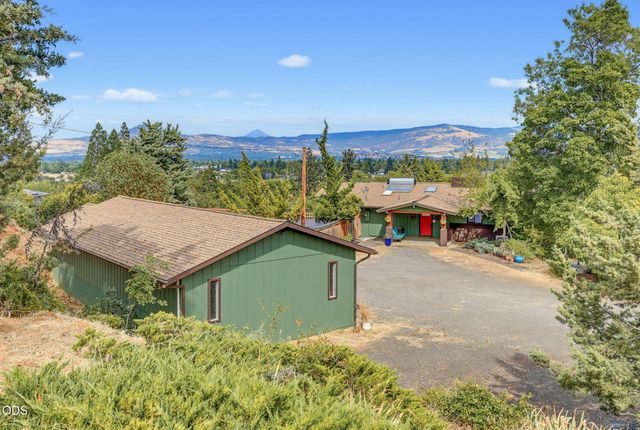 2076 Jasmine Avenue, Medford, OR 97501