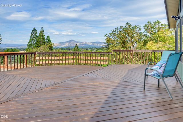 2076 Jasmine Avenue, Medford, OR 97501