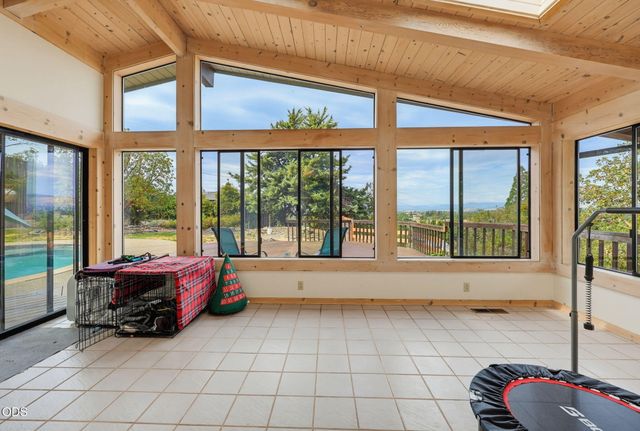 2076 Jasmine Avenue, Medford, OR 97501