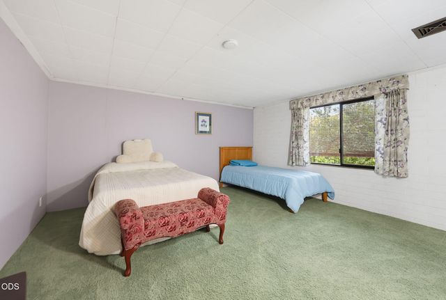 2076 Jasmine Avenue, Medford, OR 97501