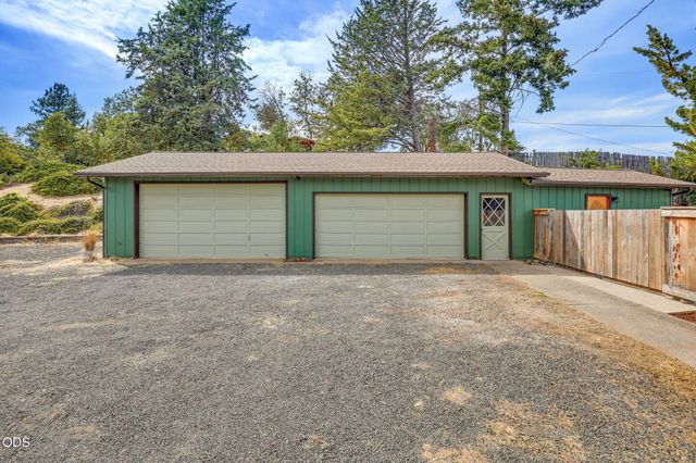 2076 Jasmine Avenue, Medford, OR 97501