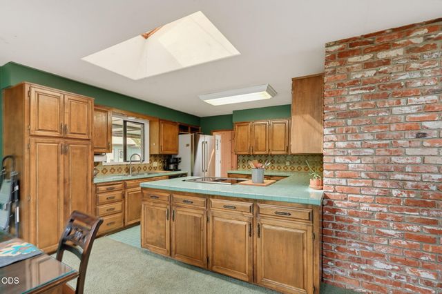 2076 Jasmine Avenue, Medford, OR 97501