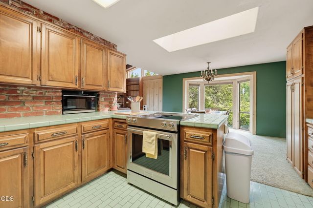 2076 Jasmine Avenue, Medford, OR 97501