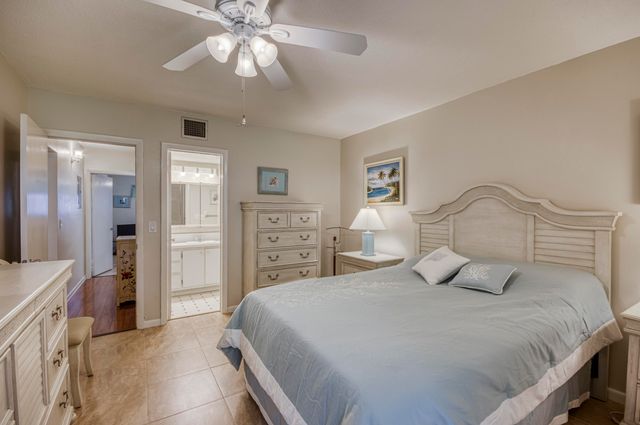 11 Westwood Avenue 103a, Tequesta, FL 33469