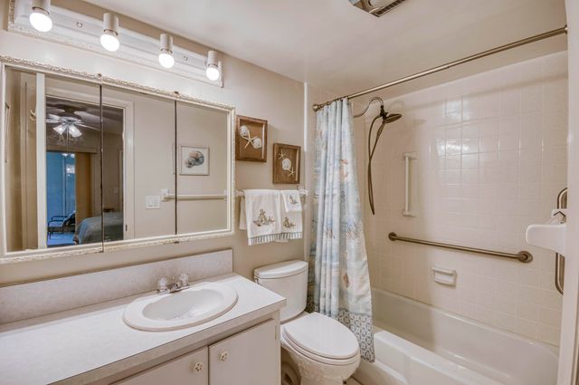 11 Westwood Avenue 103a, Tequesta, FL 33469