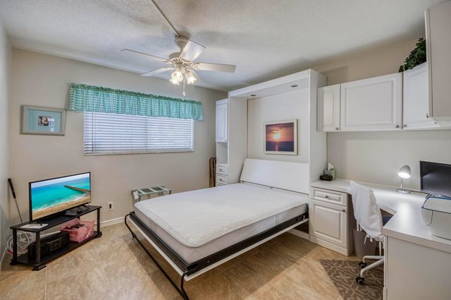 11 Westwood Avenue 103a, Tequesta, FL 33469