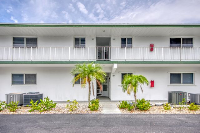 11 Westwood Avenue 103a, Tequesta, FL 33469