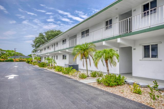 11 Westwood Avenue 103a, Tequesta, FL 33469