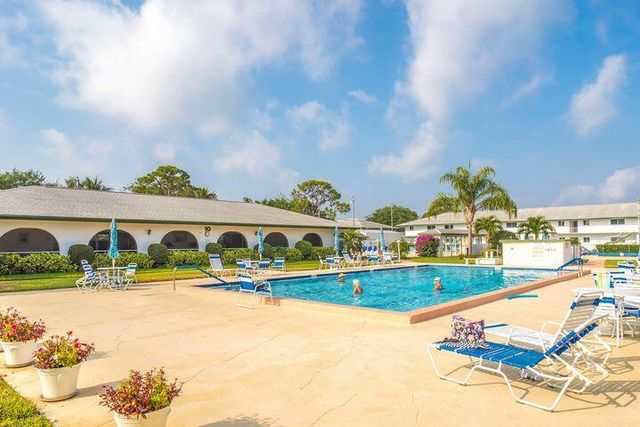 11 Westwood Avenue 103a, Tequesta, FL 33469