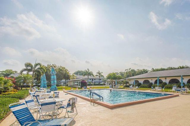 11 Westwood Avenue 103a, Tequesta, FL 33469