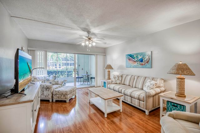 11 Westwood Avenue 103a, Tequesta, FL 33469