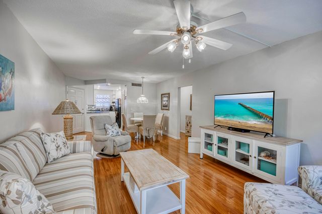 11 Westwood Avenue 103a, Tequesta, FL 33469