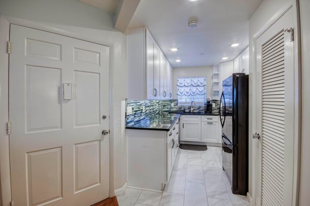 11 Westwood Avenue 103a, Tequesta, FL 33469