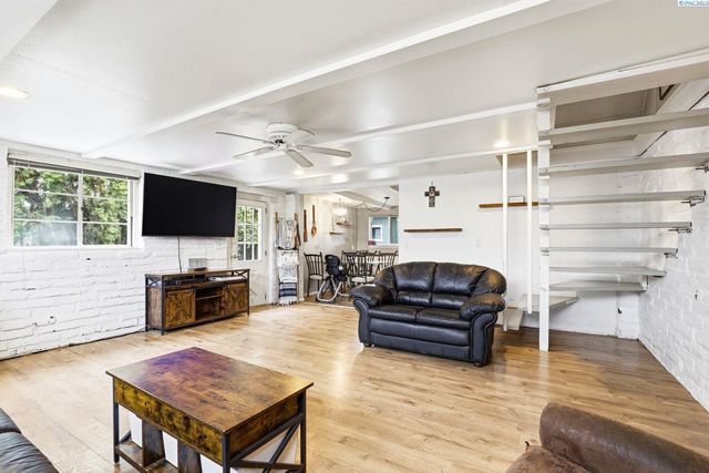 205 S 50th Avenue, Yakima, WA 98908