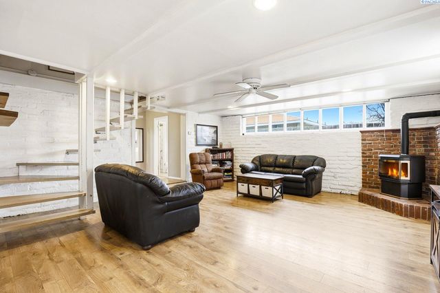 205 S 50th Avenue, Yakima, WA 98908