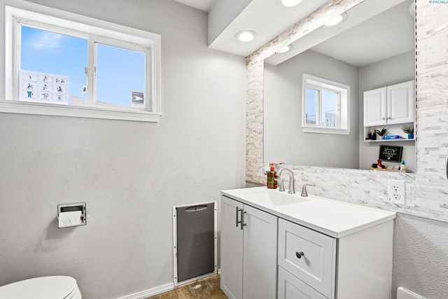 205 S 50th Avenue, Yakima, WA 98908