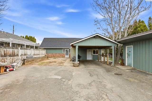205 S 50th Avenue, Yakima, WA 98908