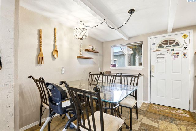 205 S 50th Avenue, Yakima, WA 98908